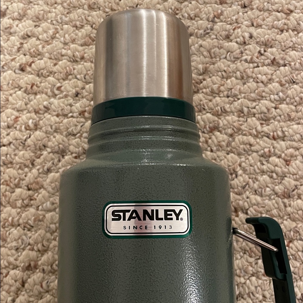 Stanley Half Gallon Thermos Green 64 ounces - Picture 5 of 12